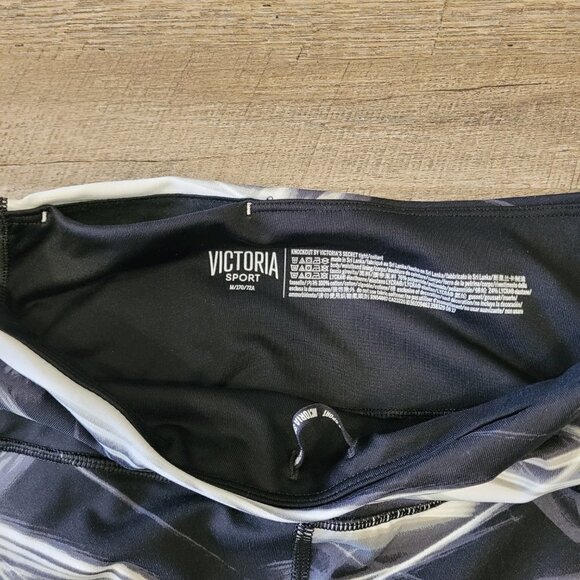 VICTORIA SPORT | Knockout Tight Leggings Patterned | Sz. M - Picture 5 of 6